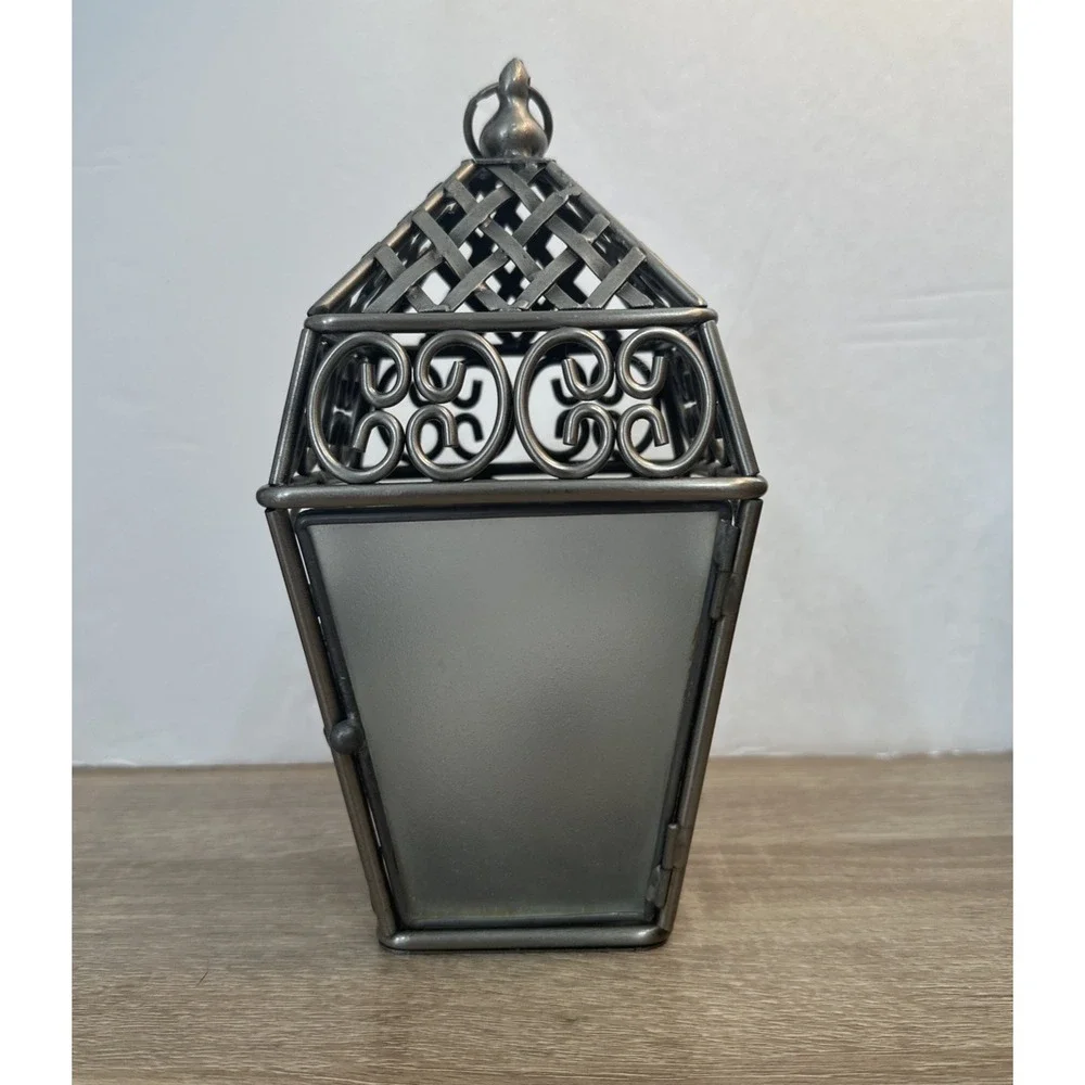 The Unbranded Brand hanging metal